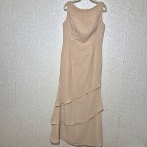 Elegant Champagne Sleeveless Dress..Size:16